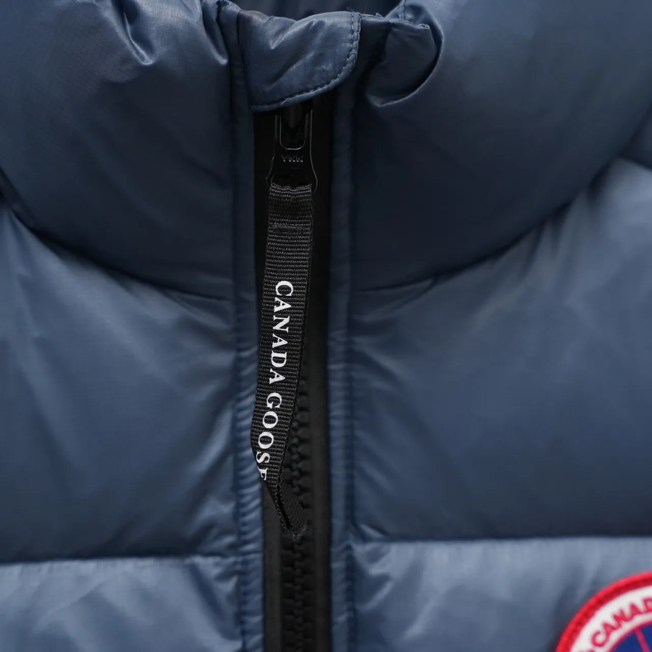 P480 top version Canadian brand vest new model Canada Goose has always been recognized as the warmest down jacket. Various Instagram celebrities, Internet celebrities, and celebrities often wear it for street photos. I make Canada Goose every year, but I still can’t get rid of my love for it. No matter how cold the days are, there is no need to be afraid, because there is! Filled with 90% white duck down, it is the legendary warmest down jacket and is known as a must-have for Arctic outdoor sports! The most popular down jacket in the world, celebrities are rushing to buy it, it is a must-have! Same style for men and women Size: xs ~ xxl